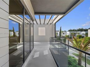 7453 NW 100th Ct, Doral FL 33178