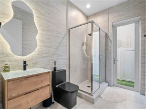 7453 NW 100th Ct, Doral FL 33178