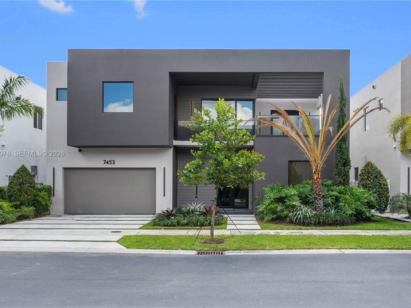 7453 NW 100th Ct, Doral FL 33178