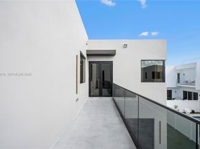 7453 NW 100th Ct, Doral FL 33178