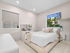 7453 NW 100th Ct, Doral FL 33178