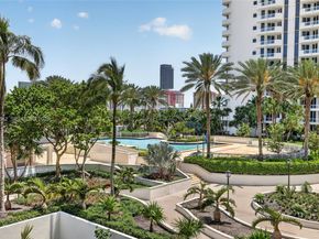 21205 Yacht Club Dr 605, Aventura FL 33180