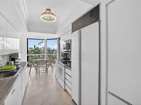 21205 Yacht Club Dr 605, Aventura FL 33180