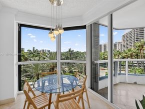 21205 Yacht Club Dr 605, Aventura FL 33180