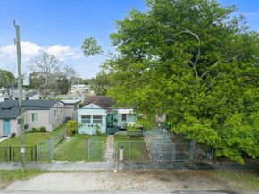 1911 NW 52nd St, Miami FL 33142