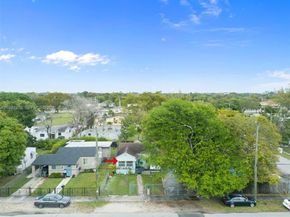 1911 NW 52nd St, Miami FL 33142