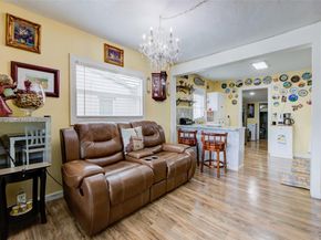 1911 NW 52nd St, Miami FL 33142