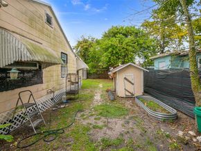 1911 NW 52nd St, Miami FL 33142