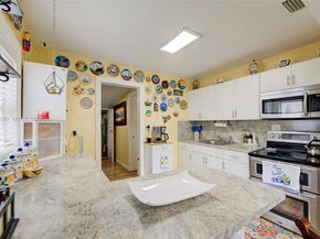 1911 NW 52nd St, Miami FL 33142