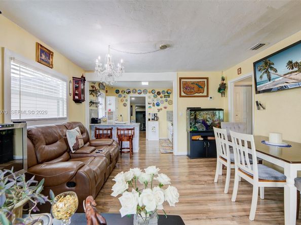 1911 NW 52nd St, Miami FL 33142