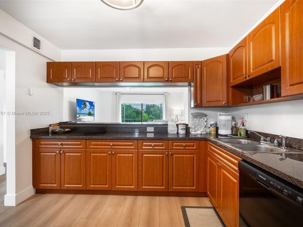 5100 SW 90th Ave 302, Cooper City FL 33328