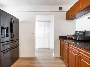 5100 SW 90th Ave 302, Cooper City FL 33328