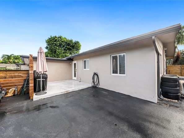 217 E Acre Dr, Plantation FL 33317