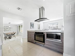 217 E Acre Dr, Plantation FL 33317