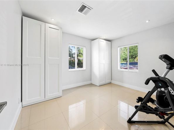 217 E Acre Dr, Plantation FL 33317