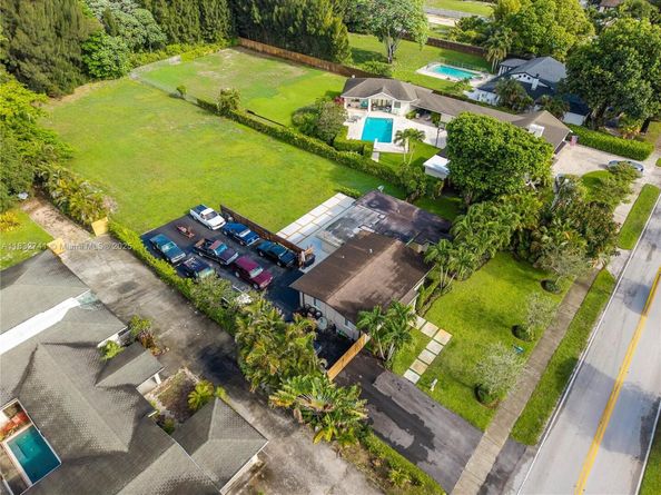 217 E Acre Dr, Plantation FL 33317
