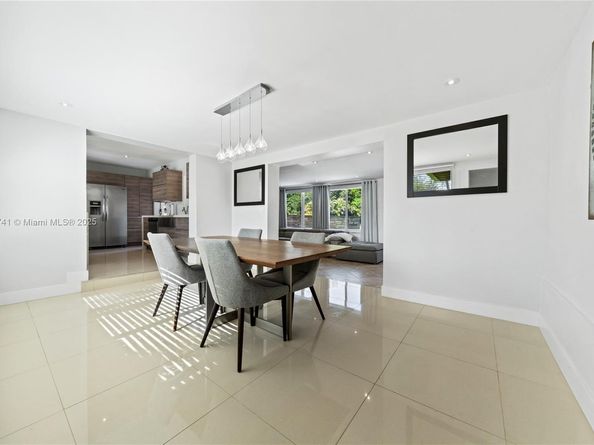 217 E Acre Dr, Plantation FL 33317