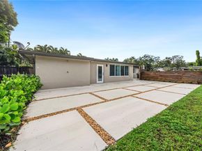217 E Acre Dr, Plantation FL 33317
