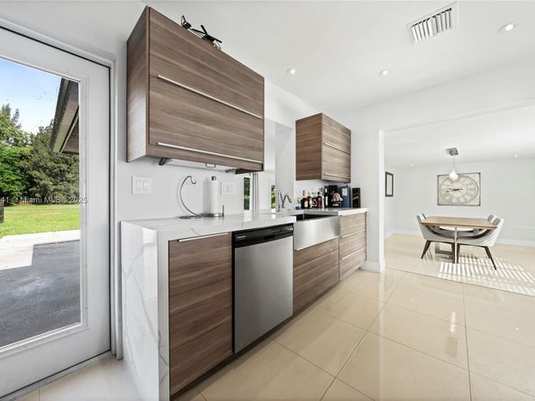 217 E Acre Dr, Plantation FL 33317
