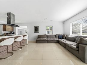 217 E Acre Dr, Plantation FL 33317