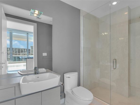 200 Biscayne Boulevard Way PH5402, Miami FL 33131