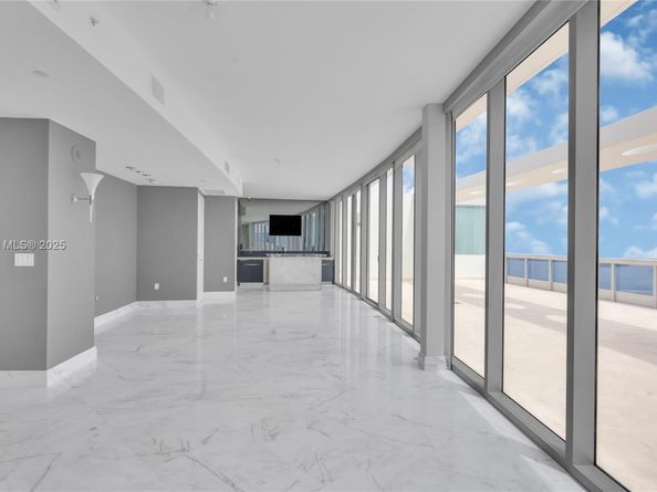 200 Biscayne Boulevard Way PH5402, Miami FL 33131