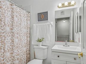 5719 NW 114th Ct 105, Doral FL 33178