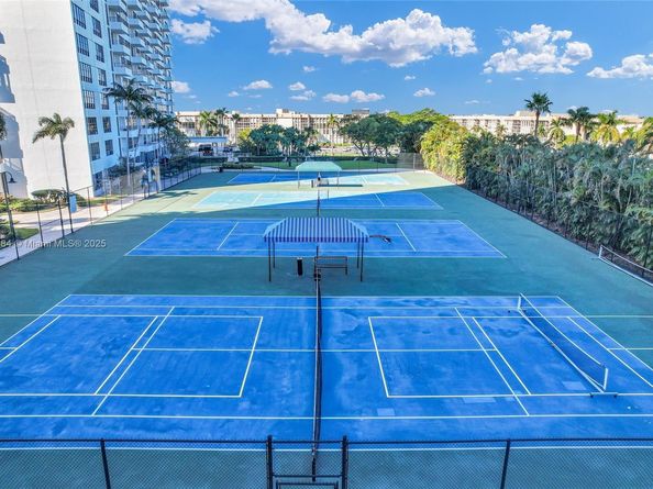 2500 Parkview Dr 2411, Hallandale Beach FL 33009