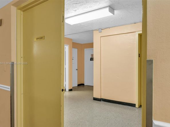 2500 Parkview Dr 2411, Hallandale Beach FL 33009