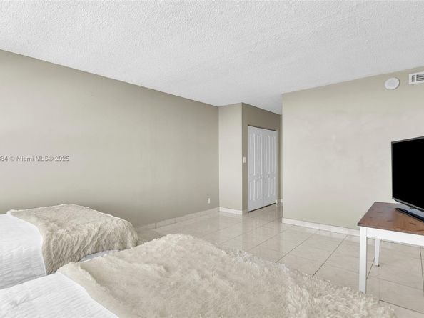 2500 Parkview Dr 2411, Hallandale Beach FL 33009