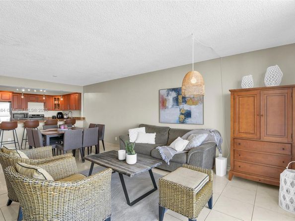 2500 Parkview Dr 2411, Hallandale Beach FL 33009