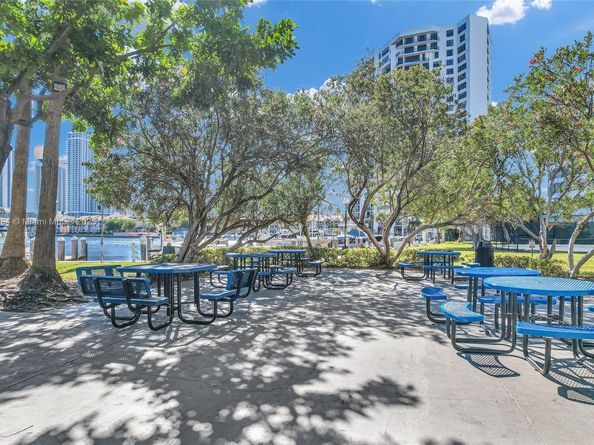 2500 Parkview Dr 2411, Hallandale Beach FL 33009