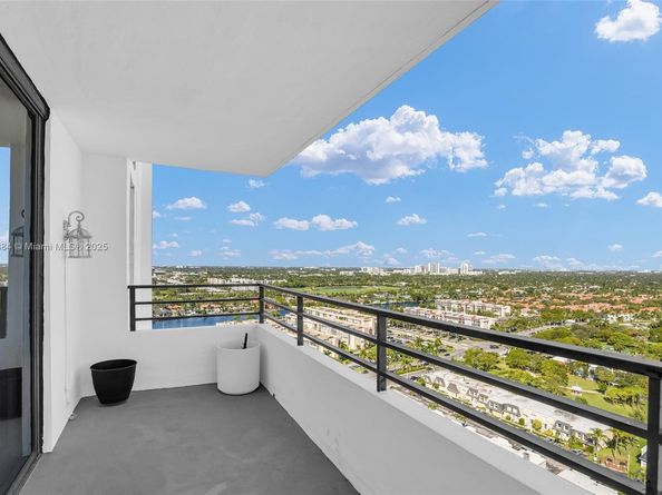 2500 Parkview Dr 2411, Hallandale Beach FL 33009