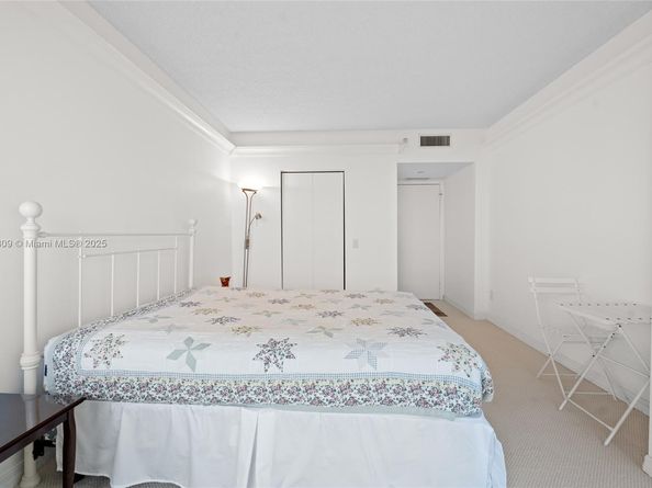 21205 Yacht Club Dr 707, Aventura FL 33180