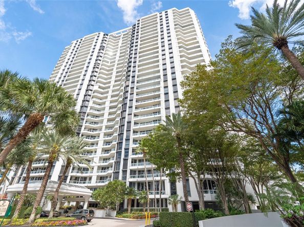 21205 Yacht Club Dr 707, Aventura FL 33180