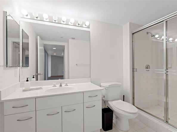 21205 Yacht Club Dr 707, Aventura FL 33180