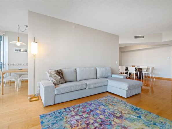 21205 Yacht Club Dr 707, Aventura FL 33180