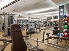 21205 Yacht Club Dr 707, Aventura FL 33180