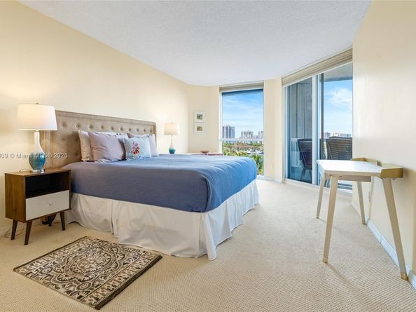 21205 Yacht Club Dr 707, Aventura FL 33180