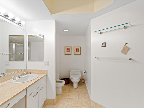 21205 Yacht Club Dr 707, Aventura FL 33180