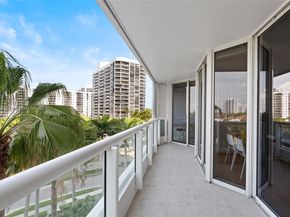 21205 Yacht Club Dr 707, Aventura FL 33180