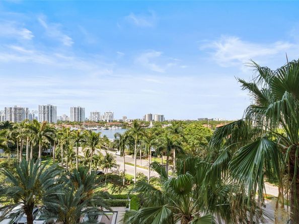 21205 Yacht Club Dr 707, Aventura FL 33180