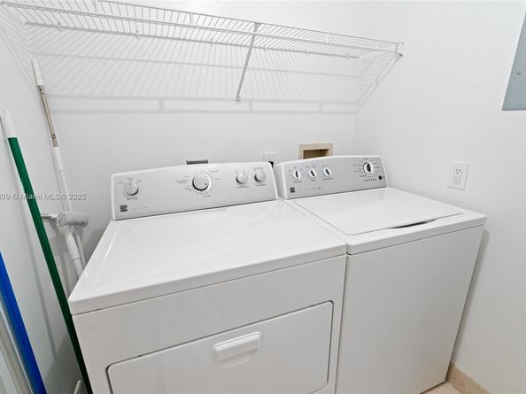 21205 Yacht Club Dr 707, Aventura FL 33180