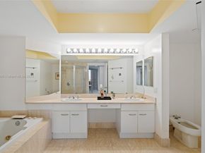 21205 Yacht Club Dr 707, Aventura FL 33180