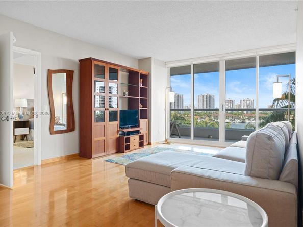 21205 Yacht Club Dr 707, Aventura FL 33180
