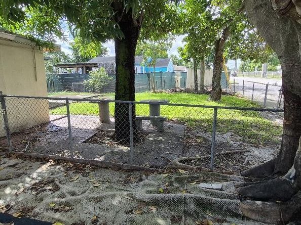 610 E 6th Pl, Hialeah FL 33010