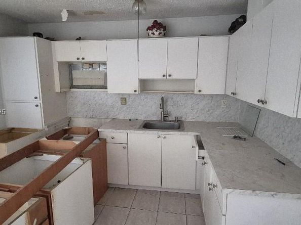 610 E 6th Pl, Hialeah FL 33010