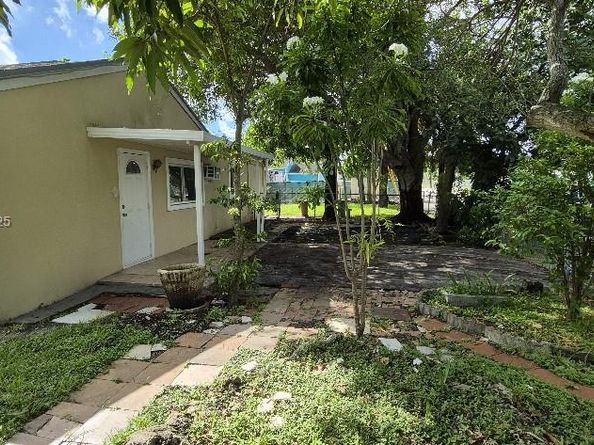 610 E 6th Pl, Hialeah FL 33010