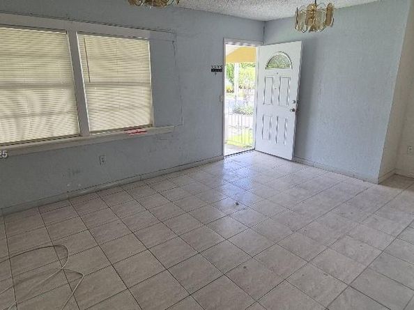 610 E 6th Pl, Hialeah FL 33010