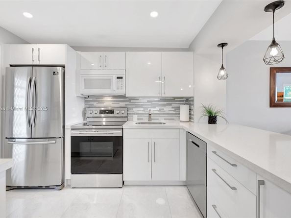 3091 N Course Dr 305, Pompano Beach FL 33069